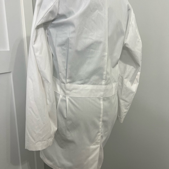 THERANOS Lab Coat - Picture 3 of 4